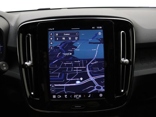 Volvo XC40 Extended Range Plus 82 kWh / Stoel/- en stuurverwarming / Trekhaak / Keyless entry / BLIS /