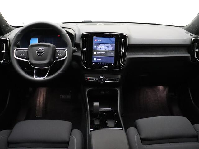 Volvo XC40 Extended Range Plus 82 kWh / Stoel/- en stuurverwarming / Trekhaak / Keyless entry / BLIS /