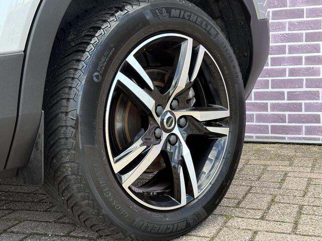 Volvo XC40 2.0 B3 Plus Dark | Full LED | Harman/Kardon | Stoel + Stuur verwarming | Memory | Keyless entry | Navigatie | Google | elektrische achterklep | Camera |