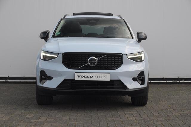 Volvo XC40 B4 211PK Automaat Ultimate Dark / Adaptive cruise control / Elektrische stoelen / Harman Kardon audio / Pilot assist / BLIS / Stoel en stuur verwarming / Elektrische achterklep / Parkeersensoren met 360 camera / Google infotainment