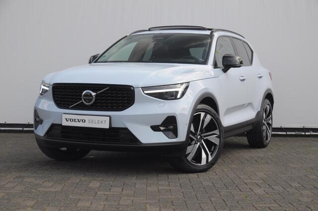 Volvo XC40 B4 211PK Automaat Ultimate Dark / Adaptive cruise control / Elektrische stoelen / Harman Kardon audio / Pilot assist / BLIS / Stoel en stuur verwarming / Elektrische achterklep / Parkeersensoren met 360 camera / Google infotainment