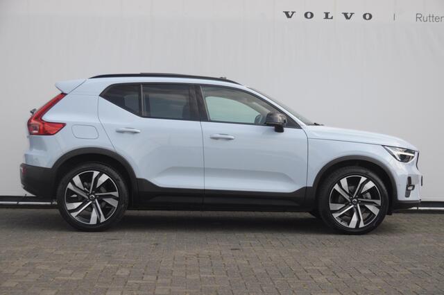 Volvo XC40 B4 211PK Automaat Ultimate Dark / Adaptive cruise control / Elektrische stoelen / Harman Kardon audio / Pilot assist / BLIS / Stoel en stuur verwarming / Elektrische achterklep / Parkeersensoren met 360 camera / Google infotainment