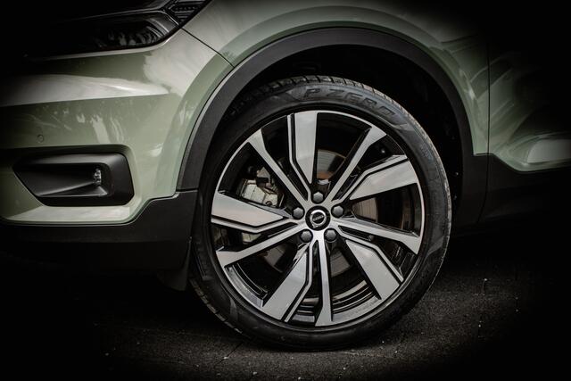 Volvo XC40 Recharge P8 AWD R-Design Panoramadak/ Trekhaak/ Camera/ Navigatie/ Full led/ Half leer/ Stuur-stoelverwarming