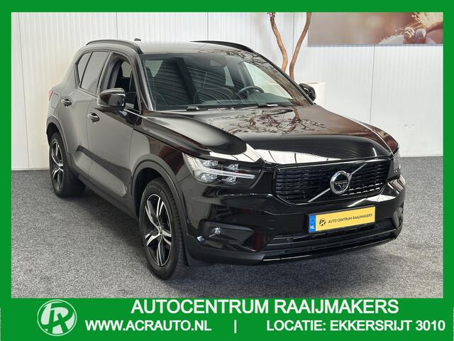 Volvo XC40 1.5 T3 R-DESIGN AUTOMAAT 360 CAMERA LEDER ALCANTARA NAVIGATIE CRUISE CONTROL STOEL EN STUUR VERWARMING KEYLESS GO APPLE CARPLAY/ANDROID RIJSTROOKSENSOREN ZEER MOOI !! 3010