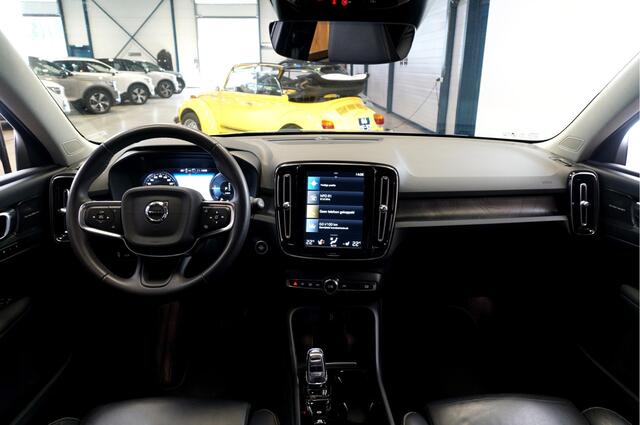 Volvo XC40 1.5 T5 Plug-in Hybrid 193kW/262pk DCT7 Ultimate FACELIFT! PANORAMADAK + HARMAN/KARDON + ADAPT.CRUISE + PILOT ASSIST + NAVI SENSUS + BLIS + LANE ASSIST + EL.STOELEN + STOEL-&STUURVERWARMING + 360 CAMERA + KEYLESS + PARKSENSOREN V&A + 19" LM-VELGEN!!