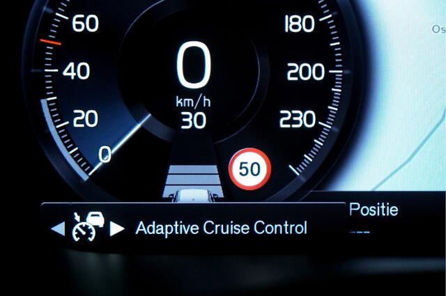 Volvo XC40 1.5 T5 Plug-in Hybrid 193kW/262pk DCT7 Ultimate FACELIFT! PANORAMADAK + HARMAN/KARDON + ADAPT.CRUISE + PILOT ASSIST + NAVI SENSUS + BLIS + LANE ASSIST + EL.STOELEN + STOEL-&STUURVERWARMING + 360 CAMERA + KEYLESS + PARKSENSOREN V&A + 19" LM-VELGEN!!