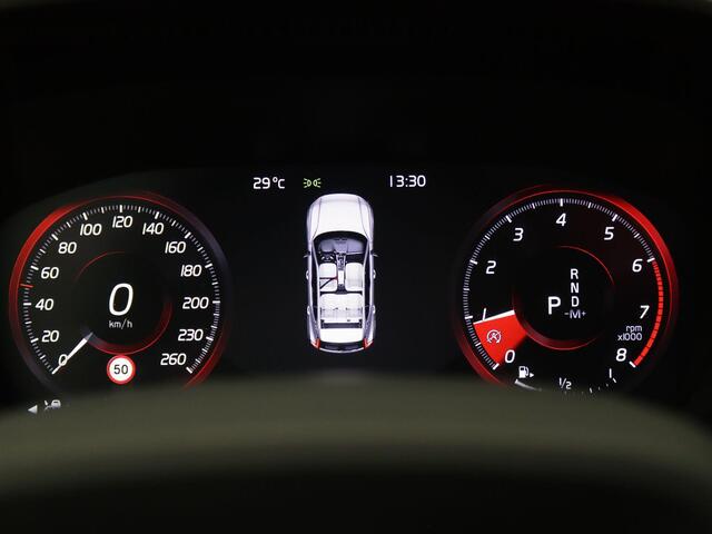 Volvo XC40 2.0 T5 AWD R-Design 248PK Aut8 Pano-Schuifdak, Adaptieve Cruise Controle, Keyless, Stoelverwarming, Memorystoel, Elektr. Achterklep, 360gr. Camera, Trekhaak, 18" LM Velgen