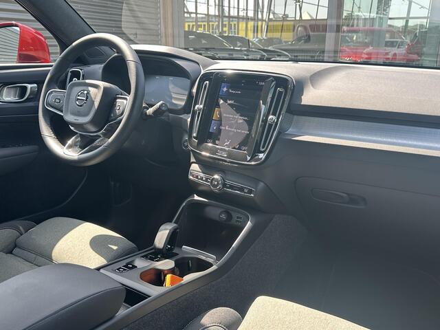 Volvo XC40 T4 Plug-in hybrid Core Bright Nederlandse Auto / Camera achter / Stuur + stoelen verwarmd / Carplay / Keyless entry / Cruise control / Parkeersensoren voor + achter /