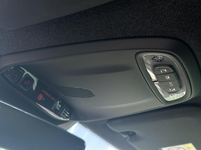 Volvo XC40 T4 Plug-in hybrid Core Bright Nederlandse Auto / Camera achter / Stuur + stoelen verwarmd / Carplay / Keyless entry / Cruise control / Parkeersensoren voor + achter /