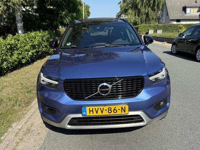 Volvo XC40 1.5 T3 R-Design 163PK AutomaatoPanooTrekhaak