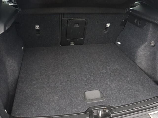Volvo XC40 1.5 T2 Business Pro | Trekhaak | Stoel & stuurverwarming | Camera | Carplay | Navigatie | Adaptive cruise | Keyless | Climate control