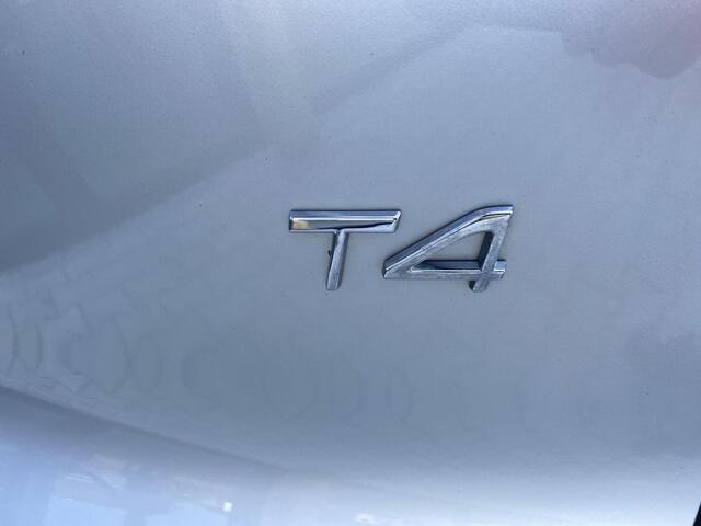 Volvo XC40 2.0 T4 Momentum Pano|leder|CAM|LED