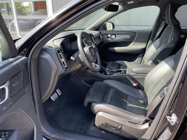 Volvo XC40 Recharge AWD R-Design | Trekhaak | Schuif kanteldak | Premium audio by Harman en Kardon | Electrisch bedienbare voorstoelen| Rondomzicht Camera | Adaptieve Cruise Control | Blind Spot.