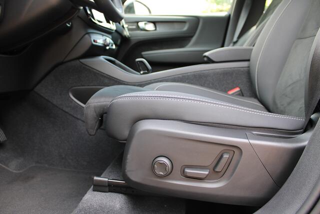 Volvo XC40 1.5 T4 Plug-in hybrid Plus Dark | Trekhaak | H/K | Pilot Assist | Memory | Navigatie | 360 Camera