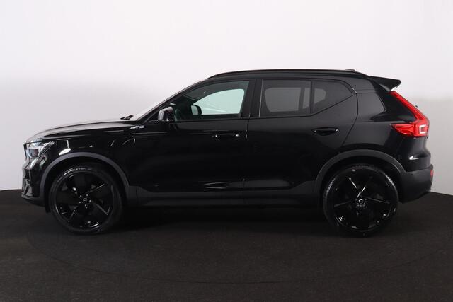 Volvo XC40 2.0 B4 Plus Black Edition Panorama/schuifdak - IntelliSafe Assist & Surround - 360º Camera - Harmon Kardon Audio - Verwarmde voorstoelen, stuur & achterbank - Parkeersensoren voor & achter - Elektr. bedienb. voorstoelen met geheugen links - Draadloze tel.