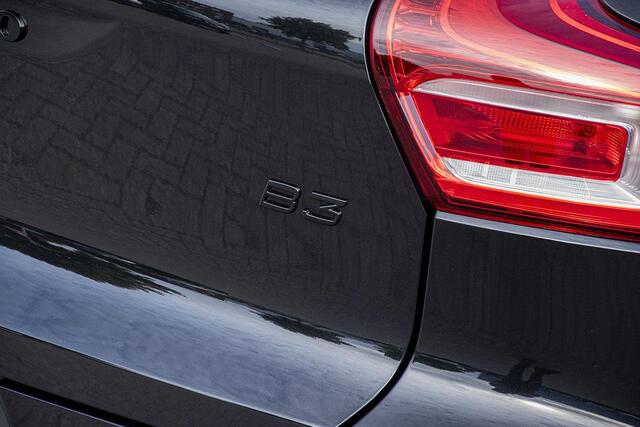Volvo XC40 2.0 B3 ULTRA BLACK EDITION
