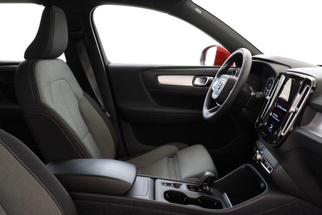 Volvo XC40 T2 AUT. MOMENTUM BUSINESS -CAMERA|CARPLAY|18"|KEYLESS|TREKHAAK|ADAP.CRUISE