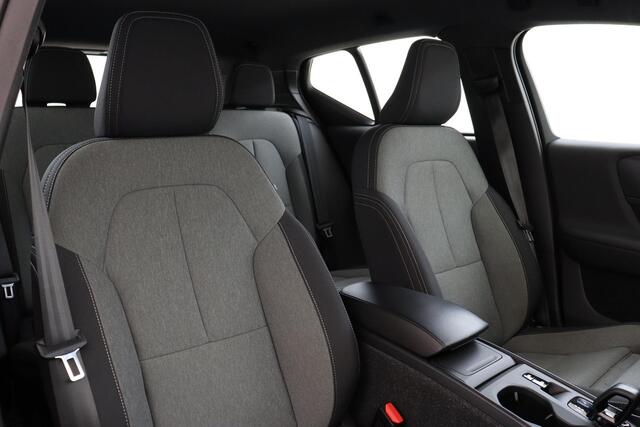 Volvo XC40 T2 AUT. MOMENTUM BUSINESS -CAMERA|CARPLAY|18"|KEYLESS|TREKHAAK|ADAP.CRUISE