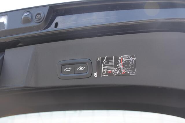 Volvo XC40 T4 211PK Automaat Recharge Inscription Expression / Lederen Bekleding / Cruise control / Elektrische achterklep / Parkeersensoren met camera / Apple carplay /