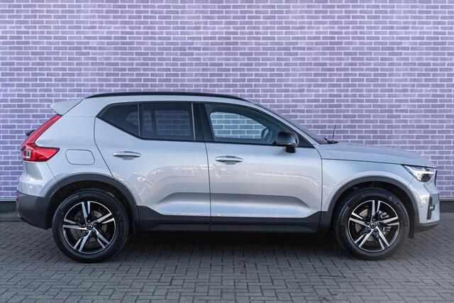 Volvo XC40 B4 Aut. Plus Dark | Google | Adaptieve Cruise | Trekhaak | Standkachel | 360º Camera | Elek. Stoelen | Stuurverwarming | Memory | Keyless | Stoelverwarming Voor + Achter | Getint Glas | Elek. Achterklep |