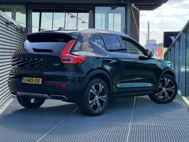 Volvo XC40 1.5 T5 Twin Engine Inscription / Pano. dak / Elek. verstelbare stoelen / Camera achter / Adaptive cruise / Leder / Stoelen verwarmd / BLIS / Parkeerhulp / Carplay /