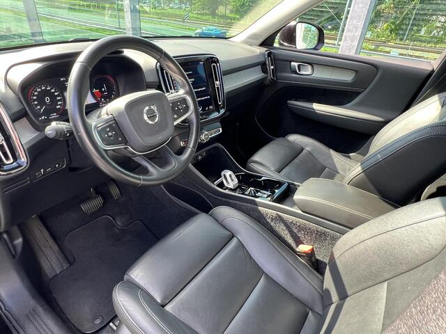 Volvo XC40 1.5 T5 Twin Engine Inscription / Pano. dak / Elek. verstelbare stoelen / Camera achter / Adaptive cruise / Leder / Stoelen verwarmd / BLIS / Parkeerhulp / Carplay /