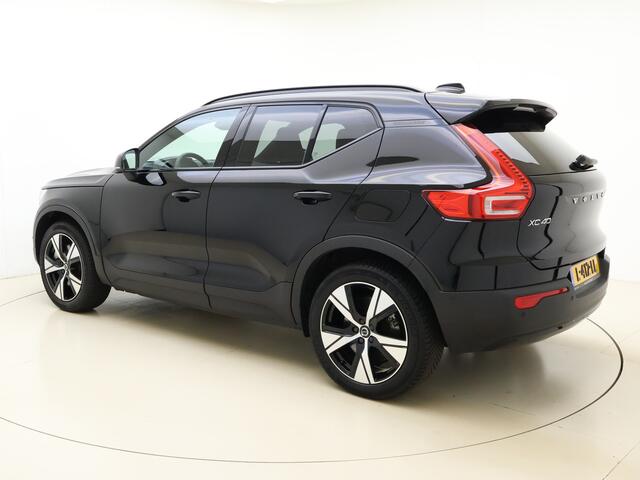 Volvo XC40 Recharge Twin Pro / Panorama dak / Harman en Kardon audio / Trekhaak / Elektrisch verstelbare stoelen / Camera rondom /