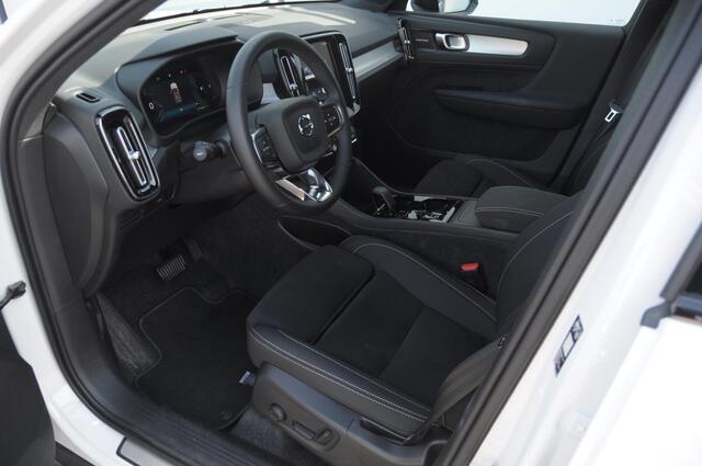 Volvo XC40 B4 211PK Automaat Plus Dark / Adaptive cruise control / Elektrische stoelen / Harman Kardon audio / Pilot assist / BLIS / Stoel en stuur verwarming / Elektrische achterklep / Parkeersensoren met camera / Google infotainment