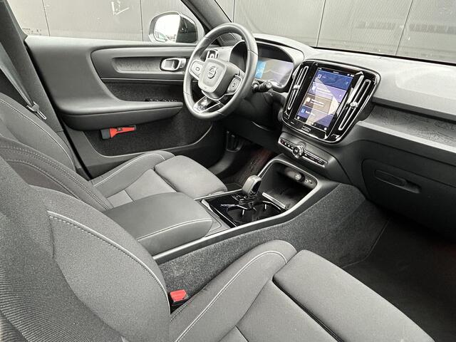 Volvo XC40 Single Motor Extened Range Core 82 kWh Zwart dak / Extra getint glas / All season banden
