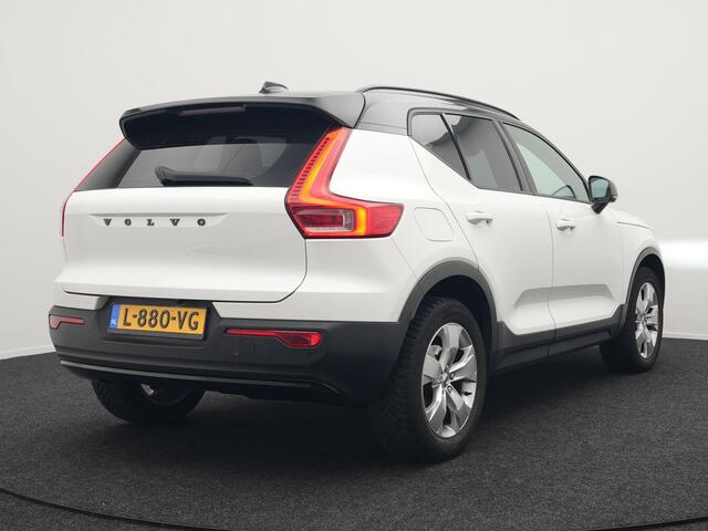 Volvo XC40 T4 Momentum Automaat 191pk Dealer O.H | Adaptive Cruise | Harman Kardon | Camera | Lederen Sportstoelen Verwarmd | LED | Pilot Assist | Navigatie | Virtual | DAB |