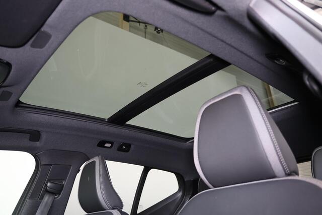 Volvo XC40 Recharge Twin Ultimate 78 kWh - Panorama/schuifdak - IntelliSafe Assist & Surround - Harman/Kardon audio - Verwarmde voorstoelen & stuur - Parkeersensoren voor & achter - Elektr. bedienb. voorstoelen met geheugen links - Warmtepomp - Extra getint glas - E