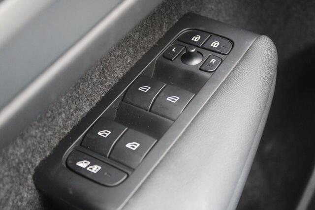 Volvo XC40 1.5 T4 Plug-in hybrid Plus Dark - Navi - Camera - Stoel-stuurverwarming - Memory - Leder - 19" LM velgen - Rijklaar