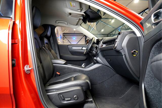 Volvo XC40 1.5 T5 Plug-in Hybrid 193kW/262pk DCT7 Plus Dark Facelift!! NAPPA LEDER + CRUISE + 360 CAMERA + NAVI SENSUS + LANE ASSIST + EL.STOELEN + STOELVERWARMING V&A + STUURVERWARMING + KEYLESS ENTRY&GO + PARKSENSOREN V&A + 18" LM-VELGEN!!