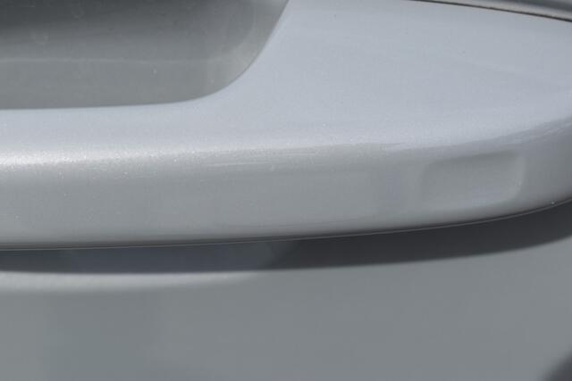 Volvo XC40 Single Motor Extended Range Plus 82 kWh ACC | Pilot Assist | Stoel Stuur verwarming | Trekhaak | Key Less | 19 inch