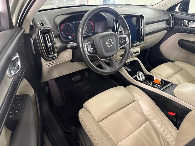 Volvo XC40 1.5 T2 Plus Dark | Harman/Kardon audio | Elektrische stoelverstelling | Stoel- en stuurverwarming | Adaptive Cruise Control | Dode hoek detectie BLIS | Keyless | Volvo On Call |