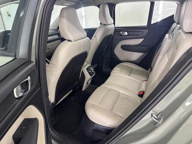 Volvo XC40 1.5 T2 Plus Dark | Harman/Kardon audio | Elektrische stoelverstelling | Stoel- en stuurverwarming | Adaptive Cruise Control | Dode hoek detectie BLIS | Keyless | Volvo On Call |