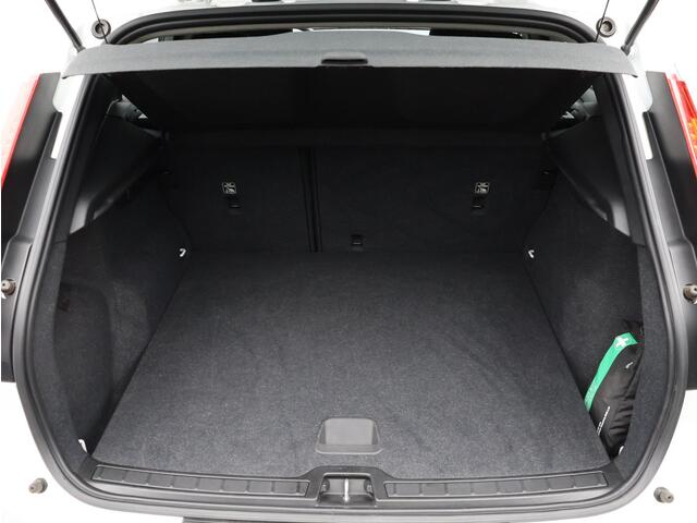 Volvo XC40 T3 Automaat / Trekhaak / Park assist v+a+camera / Stoel+voorruitverwarming