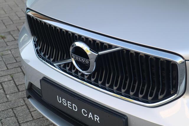 Volvo XC40 T4 Momentum | Keyless Entry| Elektrisch bedienbare achterklep| Parkeersensoren voor + achter met achteruitrijcamera| Semi- elektrisch inklapbare trekhaak| Verwarmbare voorstoelen| DAB+|