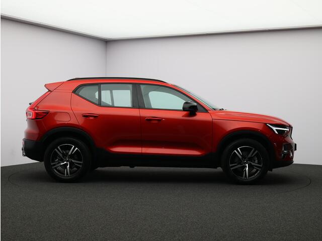 Volvo XC40 2.0 B4 Plus Dark / Trekhaak / Elektrische Stoelen / Harman Kardon / Stoel+Stuurverwarming / Adaptive Cruise / BLIS /
