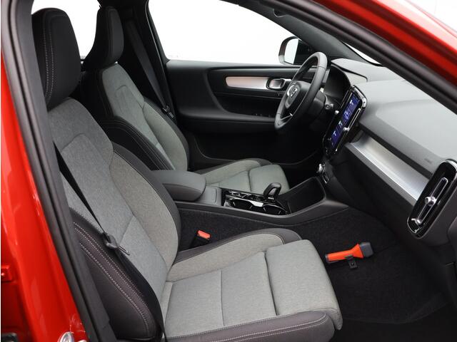 Volvo XC40 2.0 B4 Plus Dark / Trekhaak / Elektrische Stoelen / Harman Kardon / Stoel+Stuurverwarming / Adaptive Cruise / BLIS /