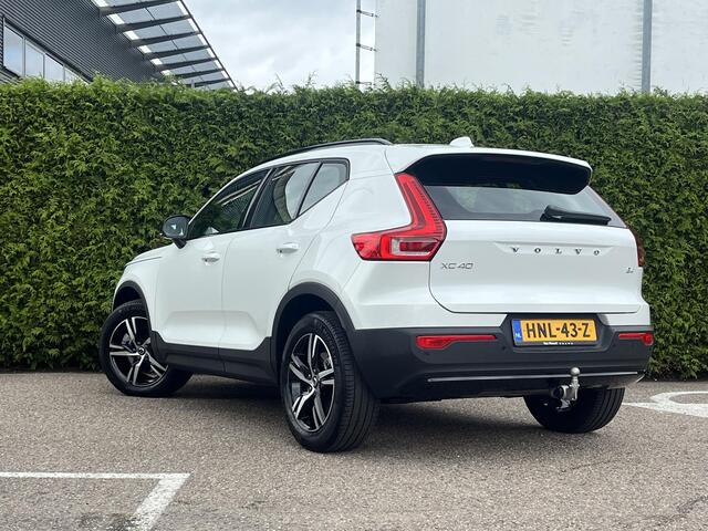 Volvo XC40 B4 Plus Dark Trekhaak | Pilot Assist | Camera | Stuurverwarming | BLIS | H&K Audio | Keyless