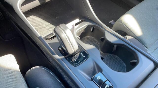 Volvo XC40 T2 Automaat Business Pro | Trekhaak | Dealeronderhouden | Panoramadak | Stoelverwarming | BLIS | Parkeercamera | Parkeersensoren voor + achter | 19" Lichtmetalen velgen | Adaptive cruise control | Navigatie