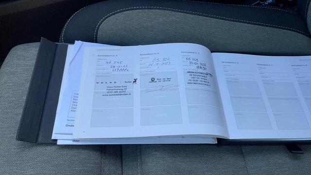 Volvo XC40 T2 Automaat Business Pro | Trekhaak | Dealeronderhouden | Panoramadak | Stoelverwarming | BLIS | Parkeercamera | Parkeersensoren voor + achter | 19" Lichtmetalen velgen | Adaptive cruise control | Navigatie