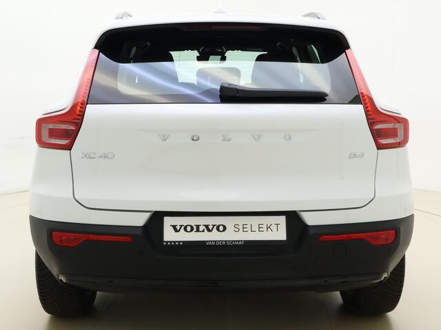 Volvo XC40 B4 211pk Plus Dark / Harman en Kardon audio / Keyless entry / Elektr. stoelen / Trekhaak / Stoel /- en stuurverwarming / Camera /