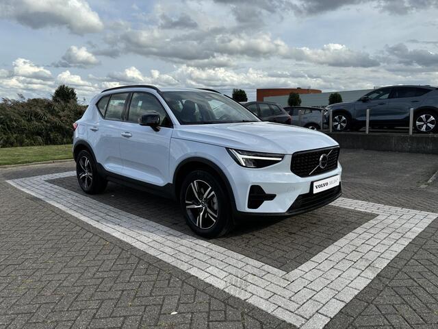Volvo XC40 B4 Plus Dark | Trekhaak | Harman/Kardon | Stuurverwarming |