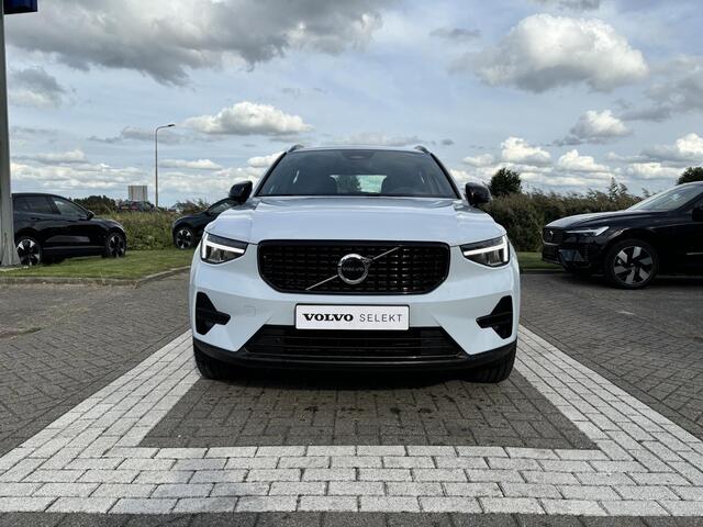 Volvo XC40 B4 Plus Dark | Trekhaak | Harman/Kardon | Stuurverwarming |