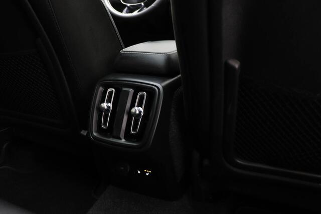 Volvo XC40 2.0 T4 R-Design | PANORAMADAK | SCANDINAVIAN / LUXURY / CONNECTIVITY- PACK | APPLE | 360 CAMERA