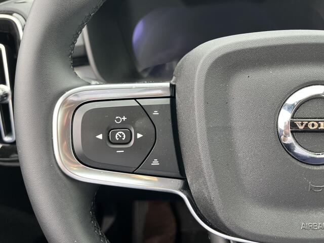 Volvo XC40 B4 Plus Dark