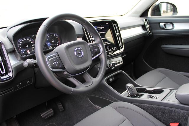 Volvo XC40 1.5 T3 Momentum | Trekhaak | Cruise control | Navigatie | Stoel-/Stuurverwarming