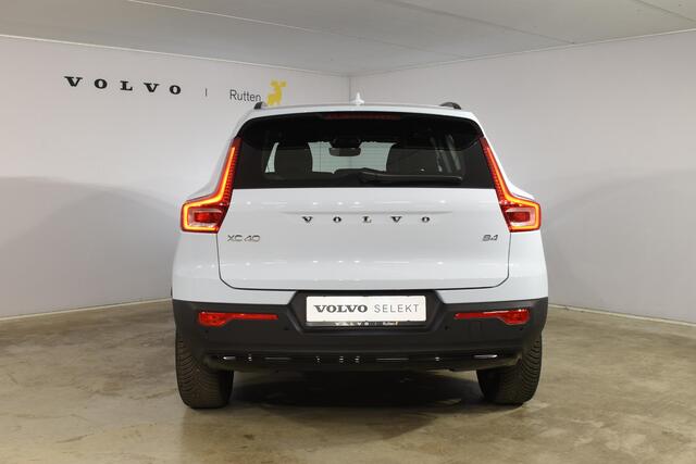 Volvo XC40 B4 211PK Plus Dark / Navigatie / Adaptive Cruise / Harman Kardon / Stuur & Stoelverwarming / Elektrische achterklep / Achteruitrijcamera / Trekhaak / Elektrische stoelverst. met geheugen